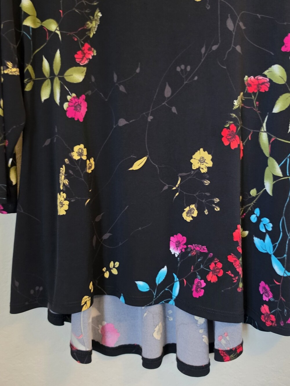 Susan Graver Tunic Top Womens Large Black Pink Multicolor Floral Made In The USA - Picture 7 of 7